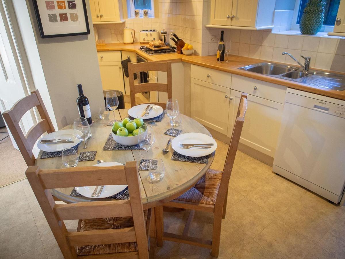 The Beeches - Chatsworth Apartment No 1 - Sleeps 2 Баслоу Экстерьер фото